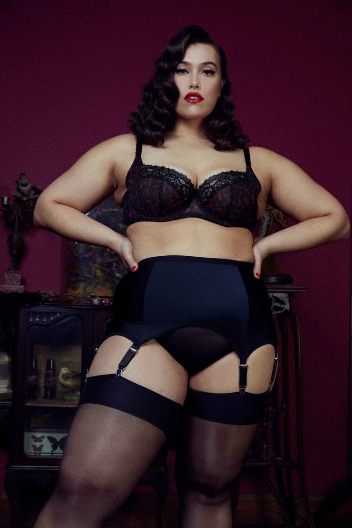 Kiss Me Deadly Retro Classics 6-Strap Suspender Belt Retro Bras 6 Kiss Me Deadly Retro Classics 6-Strap Suspender Belt Retro Bras