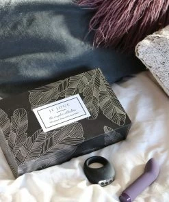 Intimate Play Je Joue Couples Collection Gift Set Black And Purple